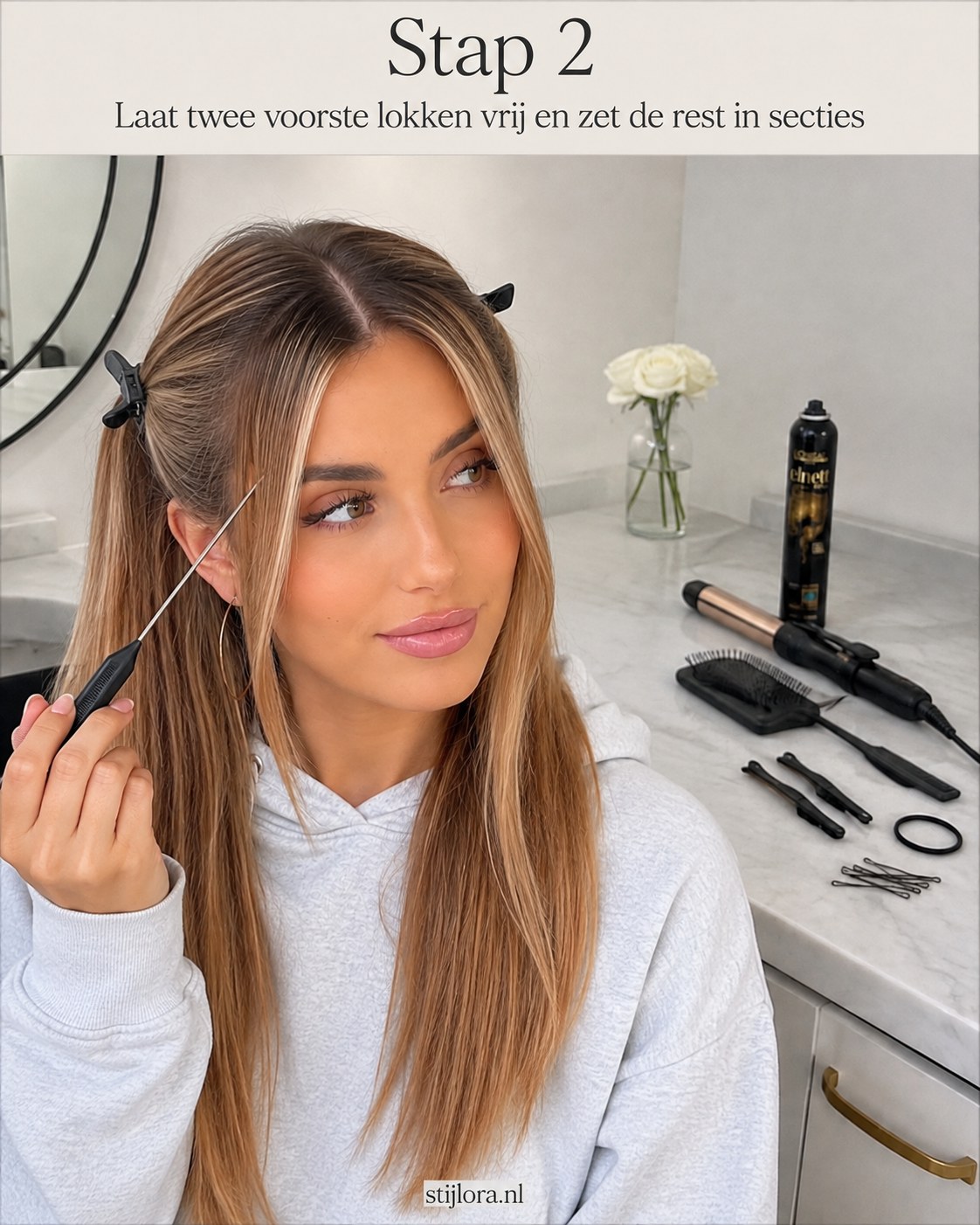 Twee voorste lokken blijven vrij voor curtain bangs terwijl balayage highlights rond het gezicht zichtbaar zijn