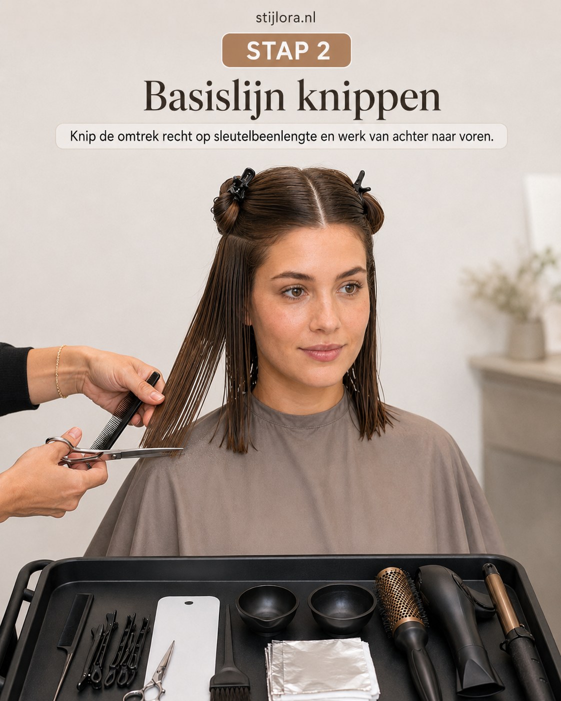 Basislijn op sleutelbeenlengte geknipt tijdens het maken van de honey blonde lob