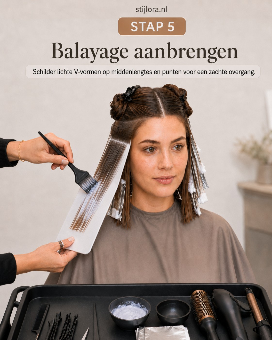 Balayage met zachte V-vormen aangebracht op middenlengtes en punten van het haar
