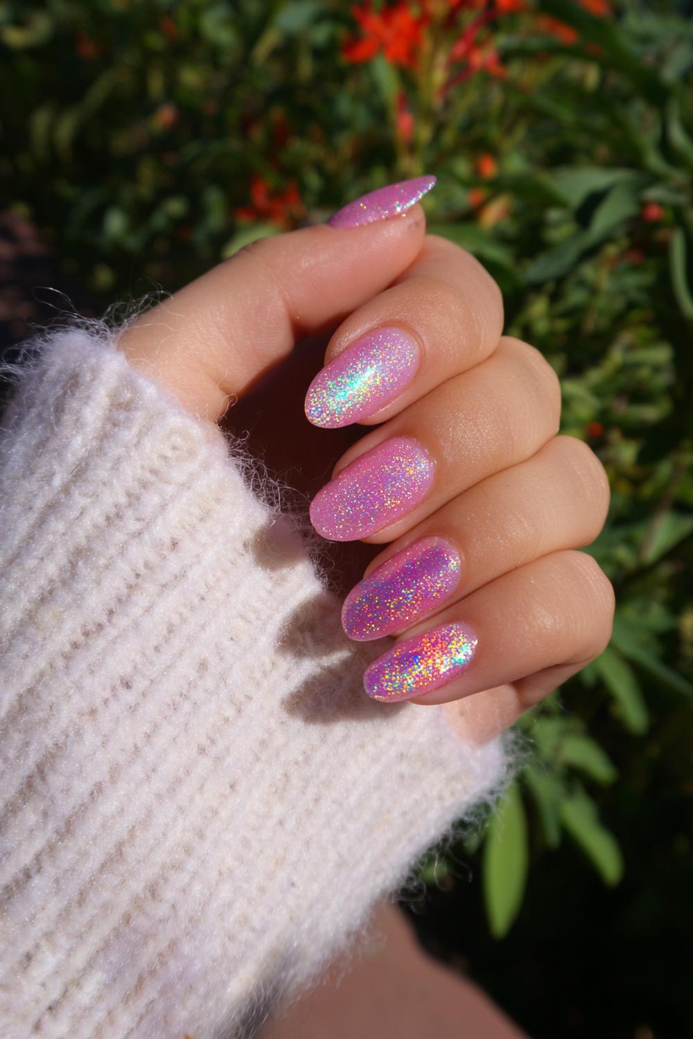 4. Jinx nails met holografische microglitter en jelly finish