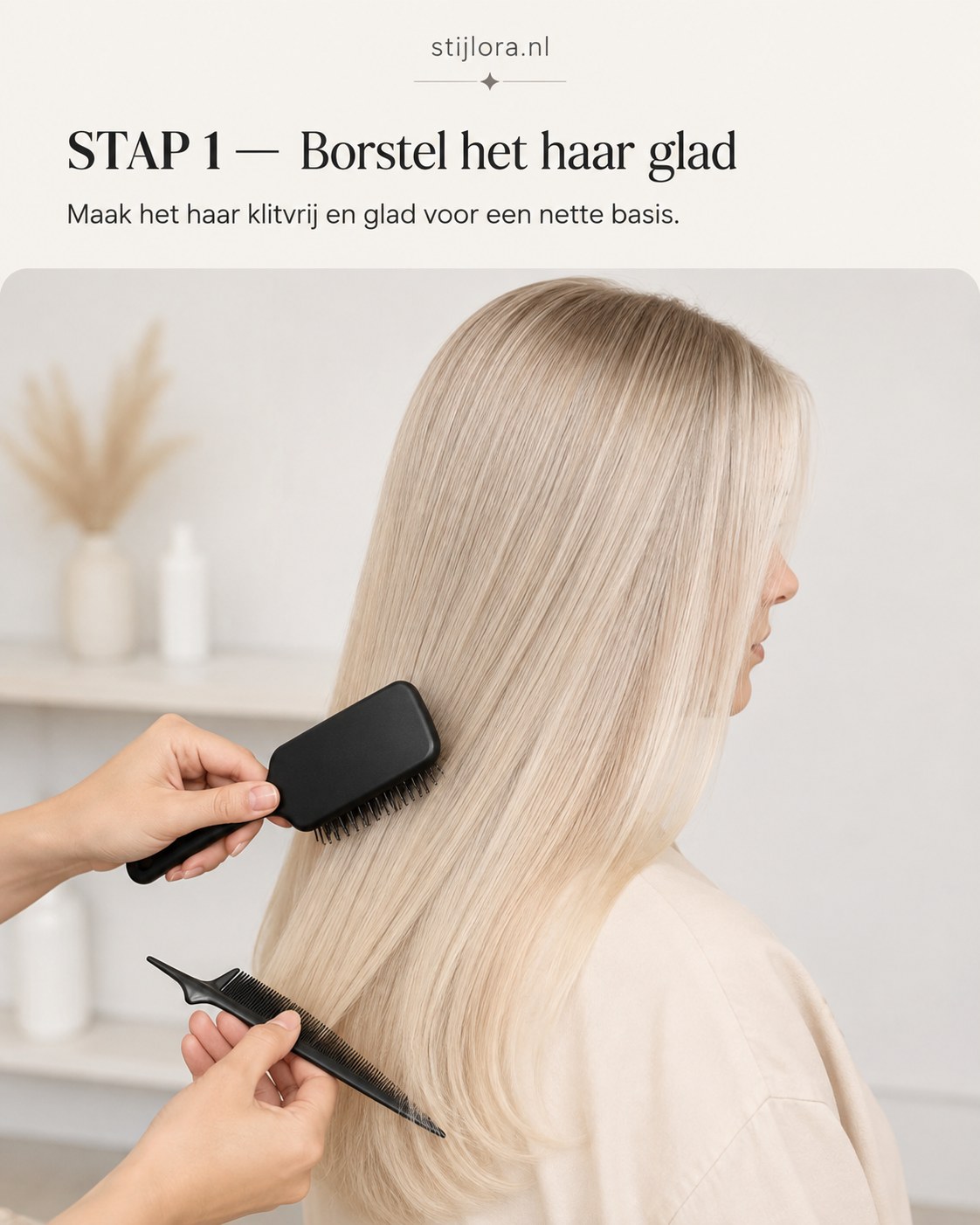 Blond haar wordt glad en klitvrij geborsteld als eerste stap richting de milky blonde halfup ponytail