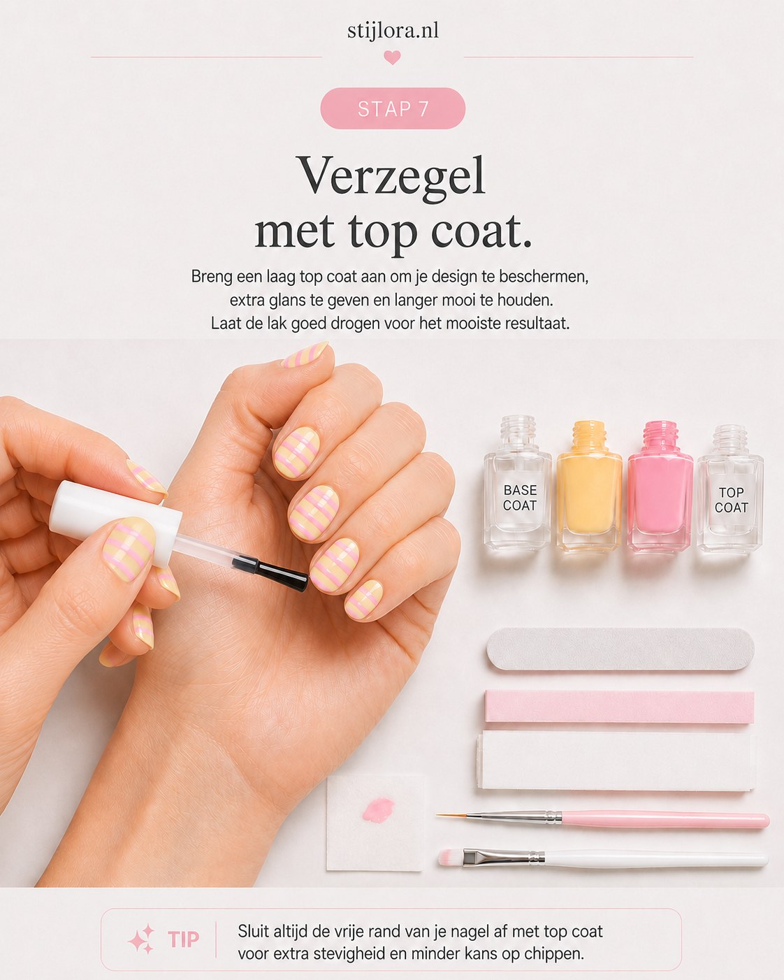 Top coat verzegelt de roze gestreepte nagels voor extra glans en een langere houdbaarheid