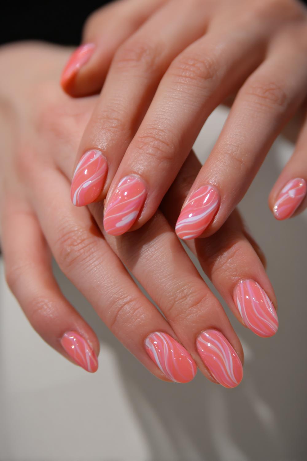 9. Spring nails met koraalroze swirl-lijnen en transparante basis