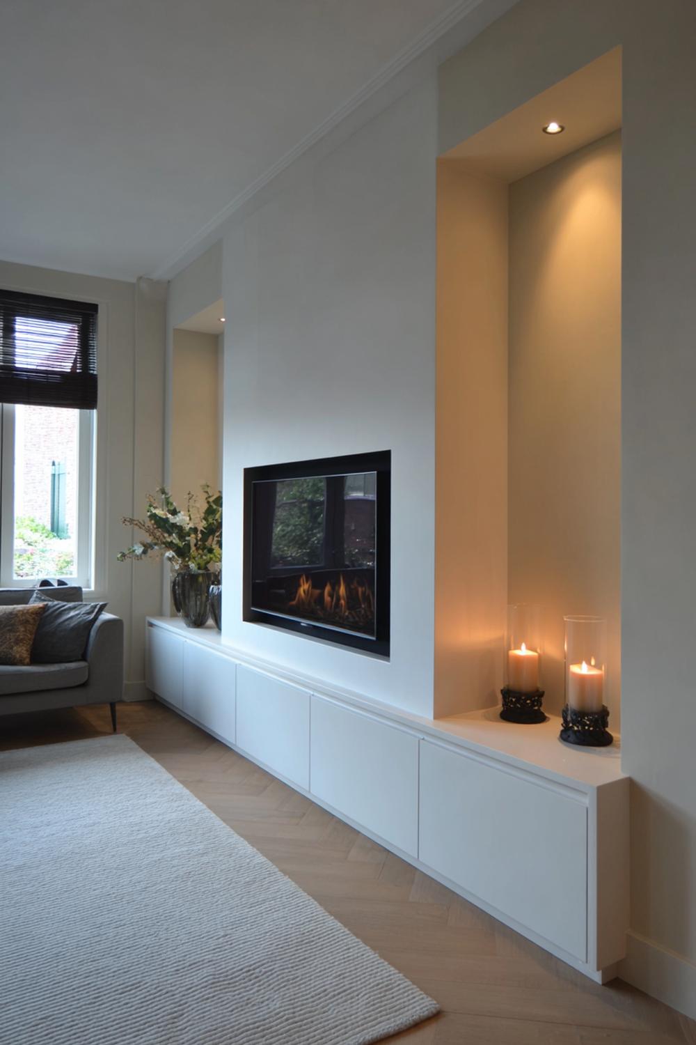 4. Tv wand ontwerp met ingebouwde nis en sfeerkaarsen