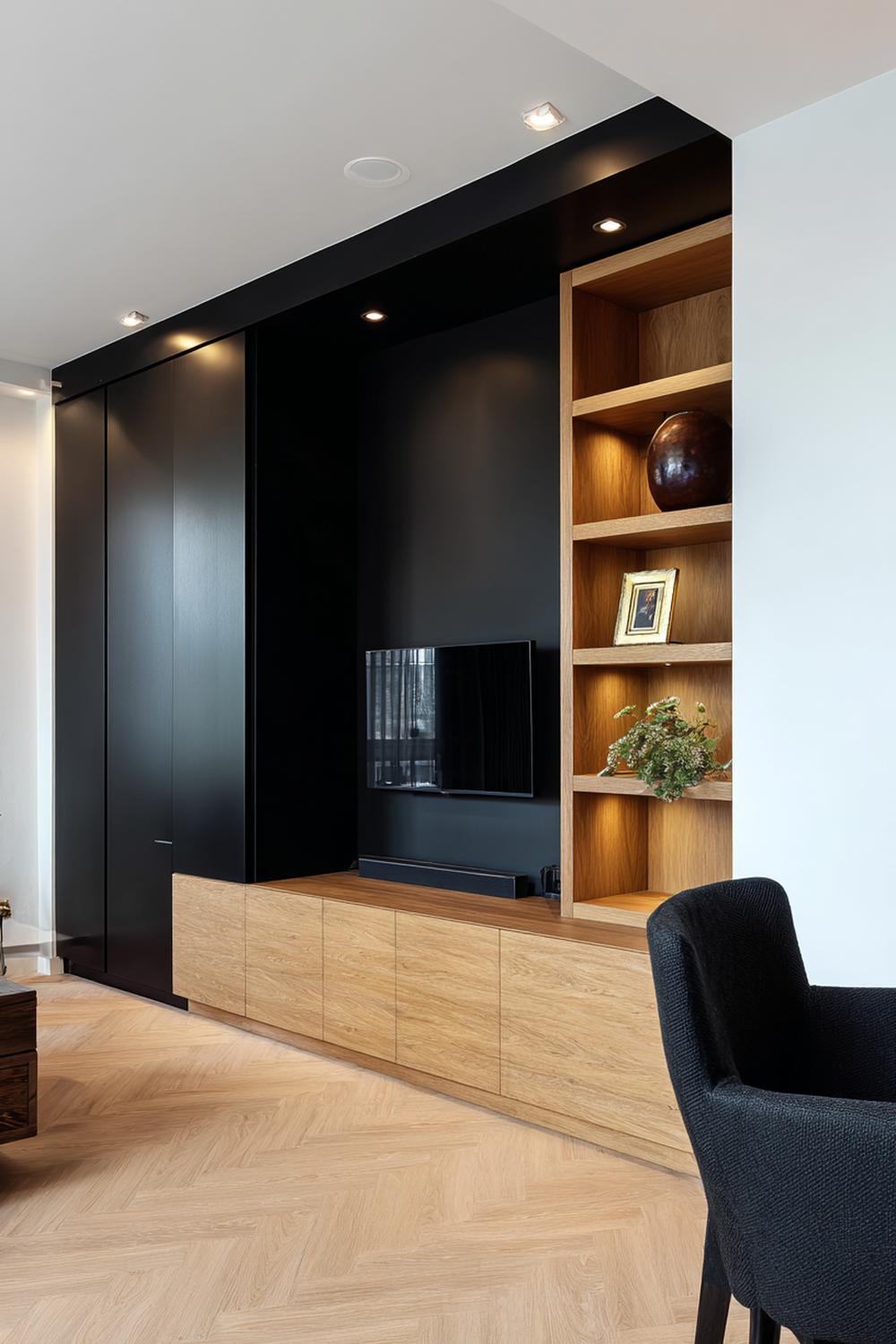 9. Tv wand ontwerp met zwarte accentwand en eiken contrast